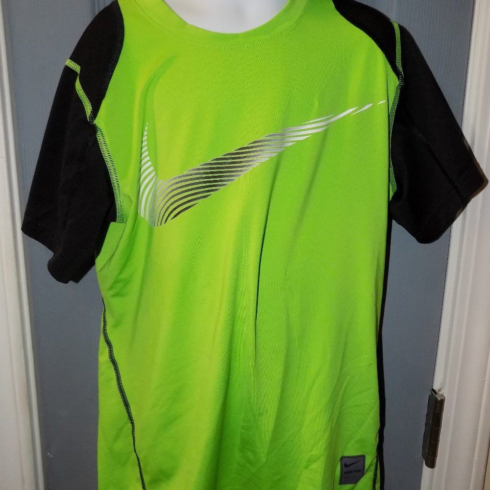 Nike Pro Shirt Dri-Fit Athletic Fitted Top Black & Green Logo Shirt Size M Shirt